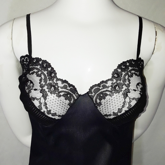 Vtg Solid Black Chantilly Lace Pleated Trim Slip M - Picture 2 of 11